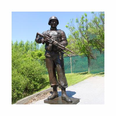 China Modern Outdoor Life Size Bronze Brass Standing Soldier With Gun Europe Garden Bronze Sculpture Statues for sale