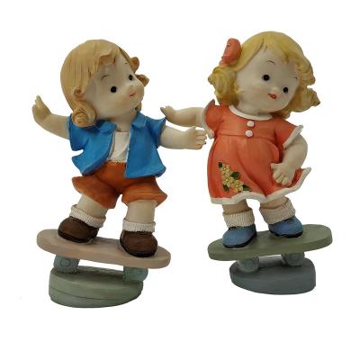 China Europe Customized Resin Crafts Boy And Girl Country Kids Figurine For Wedding Gifts for sale