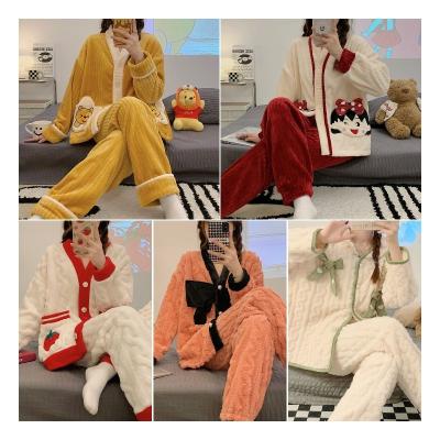 China QUICK DRY Girls' Pajamas Women's Winter Thickened Warm Plush Flannel Autumn And Winter Home Clothes Wrapped Suit Large Inventory for sale