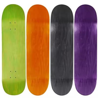 China Colores en blanco, elegante, siete patinetas de madera para patinadores profesionales. en venta