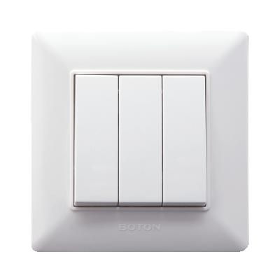 China 3 Gang 2 Way Switch BS Wall Switch White UK UK Standard Socket Q3W008 for sale