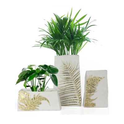 China Europe Wholesale Resin Leaves Handmade Vase In Gold Leaf Flower Vase Indoor Home Accessories for sale