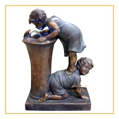 China Europe Garden Decoration Statue Bronze Girl And Boy Playing Sculpture for sale