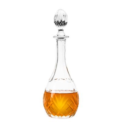 China Amazon Novelty Modern Luxury High Capacity Glass Whiskey Decanter With Gift Box Hot Sale 800ML for sale