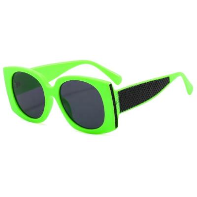 China Fashion sunglasses 2023 hot sale classic retro plastic shade sunglasses vintage shape party sunglasses small square green sunglasses for sale