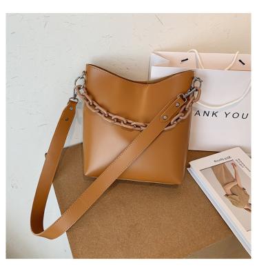 China Lady Fashion Large Capacity Handle Tote Handbag Sling Crossbody Bucket Acrylic Chain Bag for sale