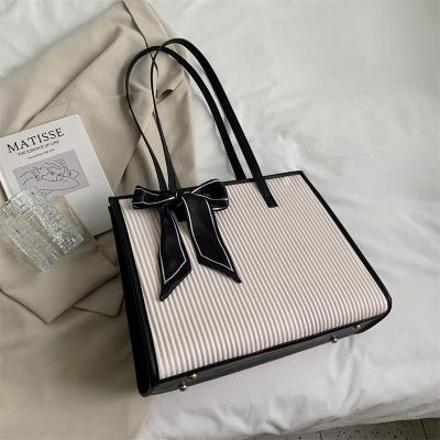 China Inner Lining Wrinkle Simple Fashion Female Stripe Pleated Shoulder Bag Square Handbag Customs Office Women Tote Bag With Scarf for sale