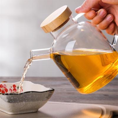 China 650ml Heatable High Borosilicate Glass Oil Jar Kitchen Cooking Olive Oil Dispenser Bottle for sale