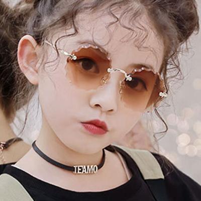 China Fashion sunglasses 2021 newest kids shape sunglasses girls sunglass shades flower shape rimless kids eyewear for sale