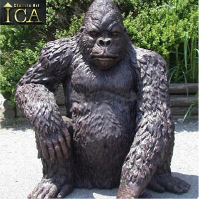 China 2019 Europe Professional Classic Custom Realistic Gorilla Statue Cast Bronze for sale