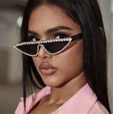 China Luxury Personality Cat Eye Sun Glasses Diamond Rhinestone Sunglasses For Women Retro Fashion Sun Glasses Vintage Sun Glasses for sale