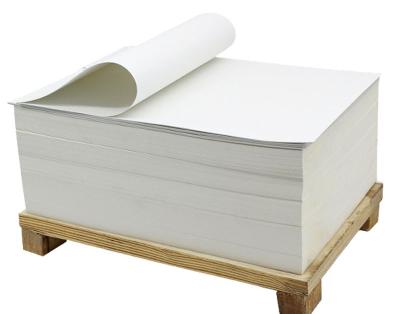 China Weißes Kartonpapier C1S SBS FBB Elfenbeinkarton für die Verpackung 300 gm 350 gm 400 gm zu verkaufen