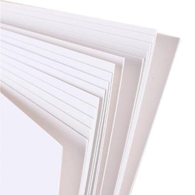 Chine 60Gsm 70G 80G rouleau de papier blanc offset sans bois épaisseurs personnalisées à vendre