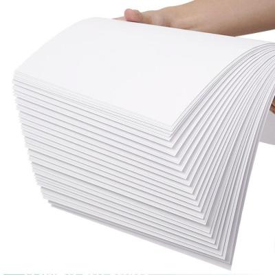 Chine 58-120gm Papier offset sans bois Papier blanc en rouleau ou en feuille à vendre