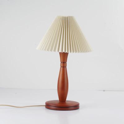 China 2020 New Classic Modern Home Decor Lighting Base TC Fabric Wood Shade Table Lamp for sale