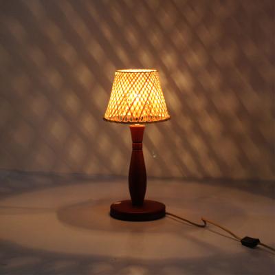 China Farmhouse Shade Bamboo Weave Desk Lighting Hotel Wooden Coffee Table Lamp Led Light Housing for sale