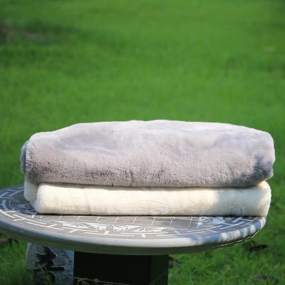 China Anti-Static Luxury Soft Fleece Throw Puffy Velvet Faux Fur Throw Blanket Bed Covering For Home Decor for sale