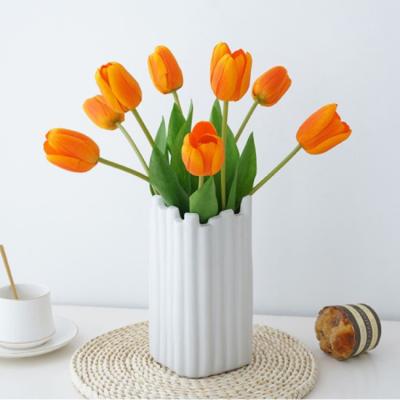 China New Popular Wholesale Top Multicolor Cheap Artificial Simulated Style Tulip Flower Arrangement For Garen Home Decor for sale