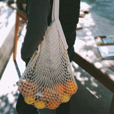 China Recyclable Custom Made Reusable Travel Beach Fruit Tote Cotton Mesh Shopping Bag for sale