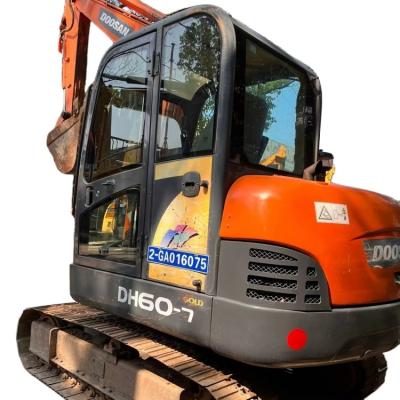 China Used Doosan 60-7 excavator, 6 ton excavator small, high efficiency and energy saving 0.22MÂ ³ for sale