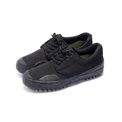 China Breathable vulcanized low-top color men and women the same style training shoes work tooling safety non-slip wear-resistant shoes for sale