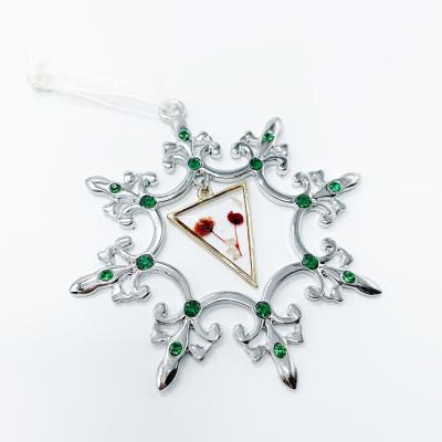 China Chirstmas Decor Holiday Accessories Christmas Village Props Snowflake Decoration Christmas Heart Pendant Ornament Can Be Customized for sale