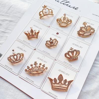 China Fashionable brooch pins pearl brooch stock brooch pin gold color women dress jewelry crown shaped imitation to gentleman for sale