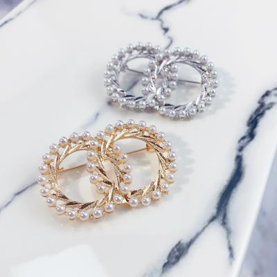 China Fashionable brooch pins round pearl brooch metal brooch pins women dress jewelry decoration in stock for sale