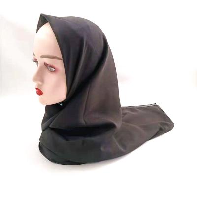 China Hijabs 2021 premium tudung scarf wholesale high quality classic black and white bawal tank top cotton hijab supplier tudung scarf for sale