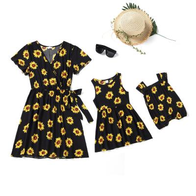 China Breathable Family Wear Clothes Round Neck Floral Print Parent-child Dress Mother Daughter Dress for sale