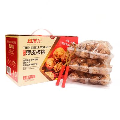 China Dry Nuts Porcelain On Hot Sale 100% Pure Original Taste Walnut Food Dry Nuts For Kids for sale