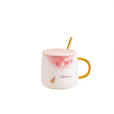 China Amazon Viable Success 2022 Cool Ins Mug With Gold Handle Coffee And Milk Mug With Spoon And Lid Ceramic Mug For Gift for sale