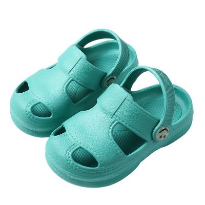 China Cartoon Anti-skid Hole Fashion Summer Shoes Boys And Girls Sandals Non-slip Slippers for sale