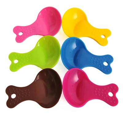 China Viable Hot Selling Plastic Dog Cat Food Spoon Dog Food Spoon for sale