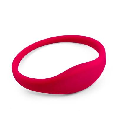 China Waterproof/Waterproof Customize Recycle IF/HF 13.56Mhz RFID Silicone Wristband For Swimming Pool Hotel for sale