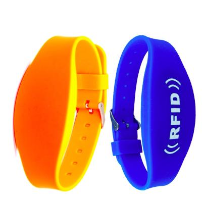 China 125Khz 13.56Mhz IF/HF RFID Watch Silicone Waterproof/Waterproof Adjustable Wristband For Access Control for sale