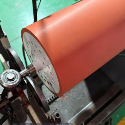 China Smooth Or Slotted Exhaust Design Carbon Fiber Slitting Roller Used For Film Slitting Equipment for sale