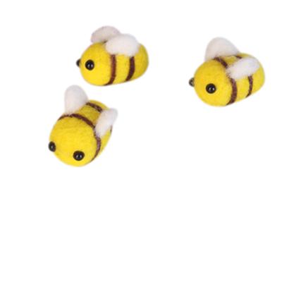 China Christamas home decoration how to make felt christmas decorations wool fellt bee for sale