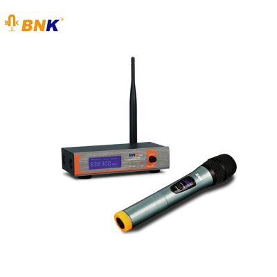 China BNK Two Channels Wireless Karaoke Handheld Microphone System Microphone B8 Wireless Microphone for sale