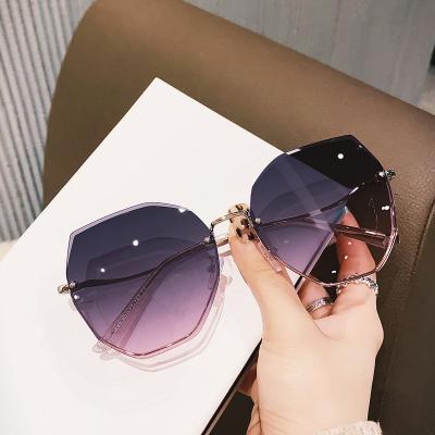 China Fashion Sunglasses 2022 Wholesale New European American Super Popular Brand Big Frame Sunglasses With Box for sale