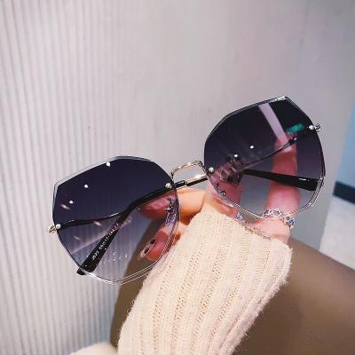 China Fashion sunglasses 2022 hot sale fashion round polygon frameless sunglasses women sunglasses trend for sale