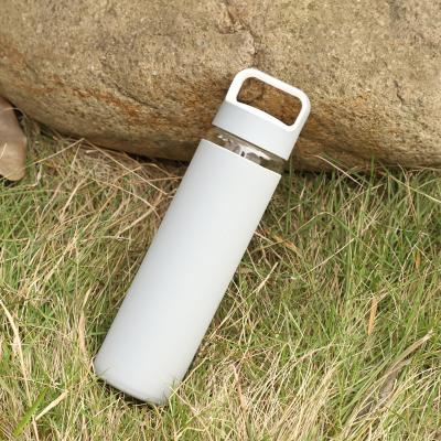 China New Fashion Style Viable Silicone Protective Sleeves Drinking Glass Water Bottle Portable Tea Bottle With Handle for sale