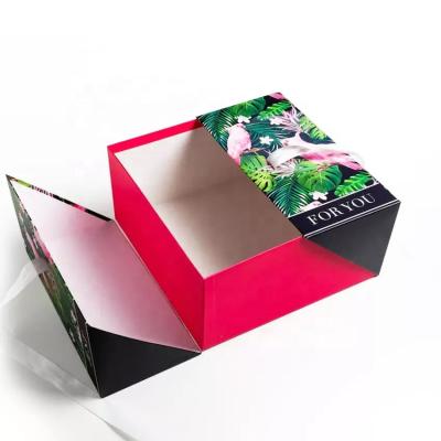 China Folding Color Spot Printing Packaging Box Standard Export Carton for sale