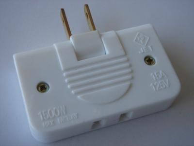 China Multi EU elektrischer Stecker-Adapter 2 USA zu den Pin-Stecker-Energieaufbereitungs-Sockeln zu verkaufen