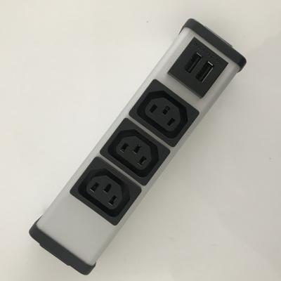 China 3 zócalos eléctricos de la extensión de los mercados del IEC C13 con los puertos de USB dobles en venta