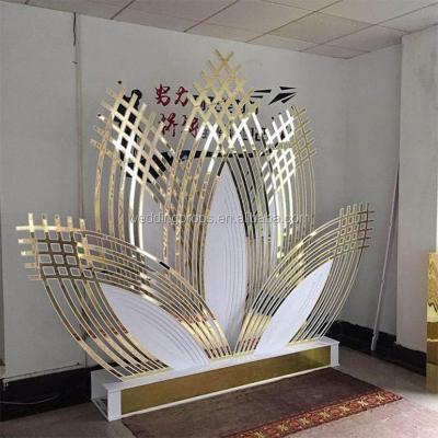 China High Quality Luxury Exquisite Acrylic Party Pattern Gold Wedding Backdrop Newest for sale