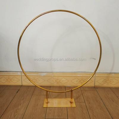 China Wholesale Wedding Archs Iron Circle Backdrop Round Stand Round Wedding Table Centerpieces for sale