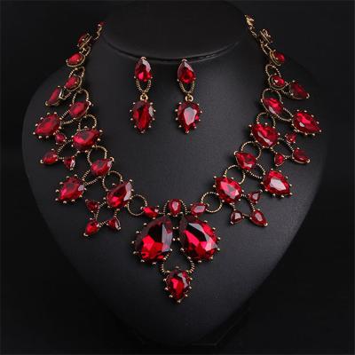 China 2020 Vintage Fashion Luxury Glass Gemstone Crystal Short Necklace Exaggerates Retro Female Necklace Sets for sale