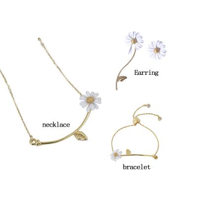 China Fashion TRENDY Kate Jewelry Light Luxury Enamel Daisy Curved Branch Leaf Jewelry set flower gold soft necklace/bracelet for sale