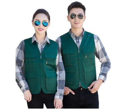 China WHG9001 Wholesale Unisex Anti-wrinkle Multi Pockets Fishing Hunting Vests Solid Color Outdoor Zipper Vests Jackets Custom Logo for sale